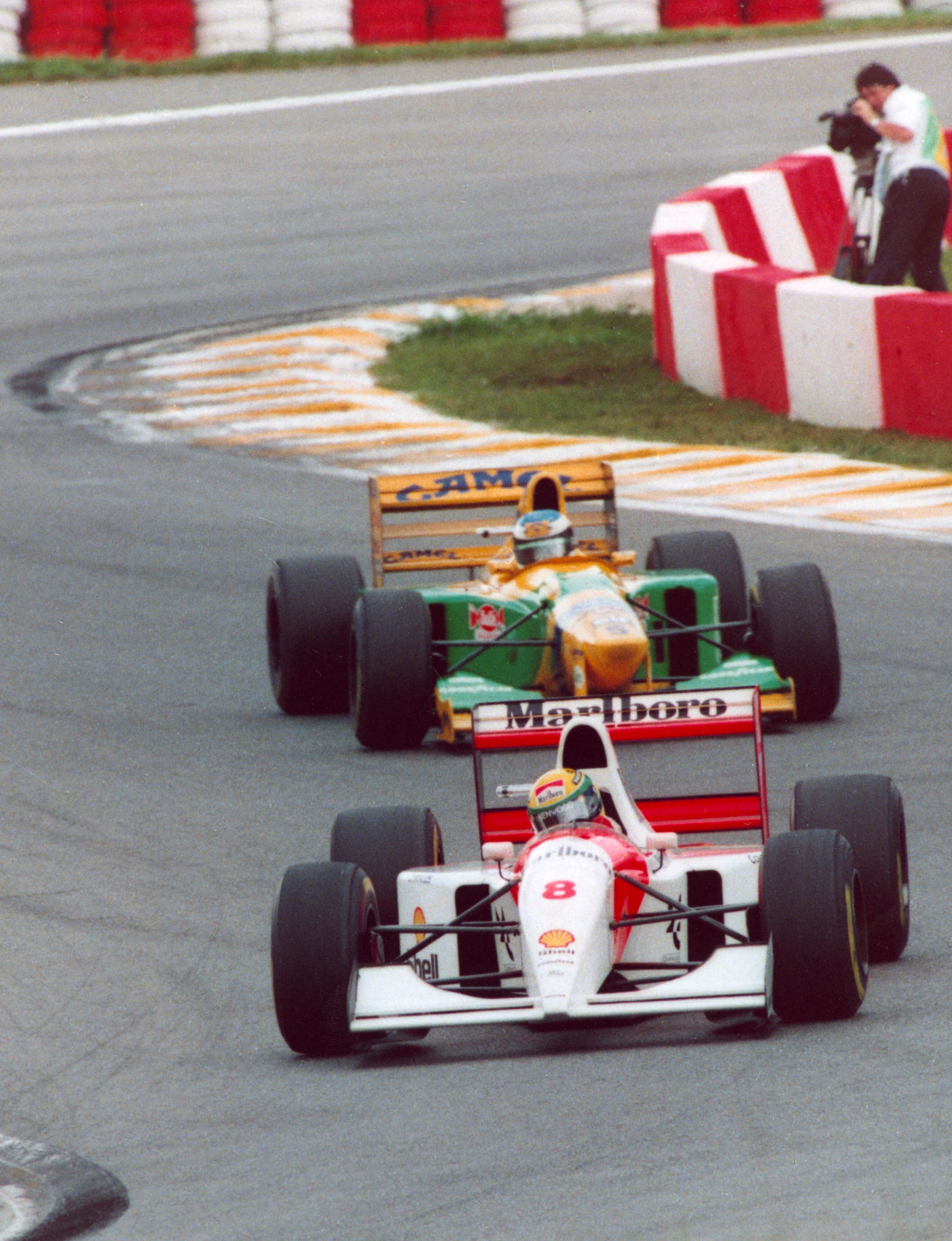 Ayrton Senna e Michael Schumaker lutando pela liderança no Grande Prêmio do Brasil em Interlagos, em 1993